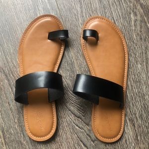 Universal Thread Sandals